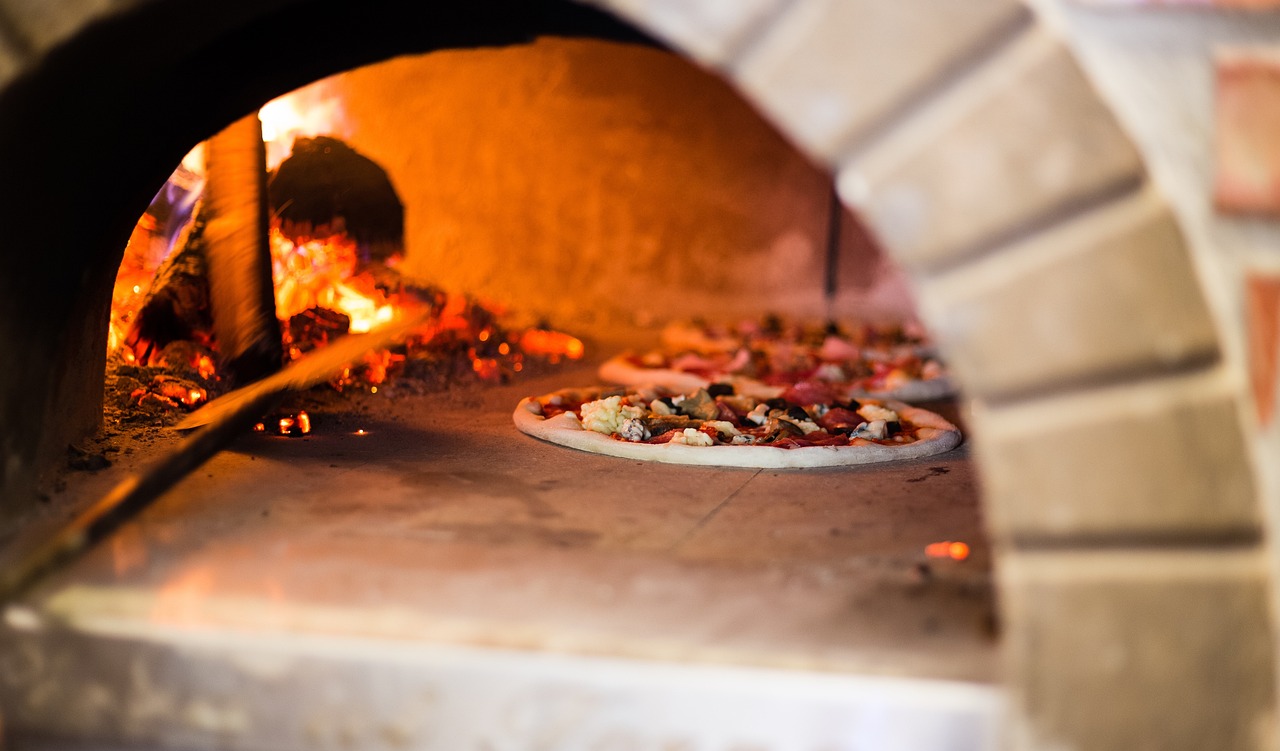 pizza oven with two pizzas